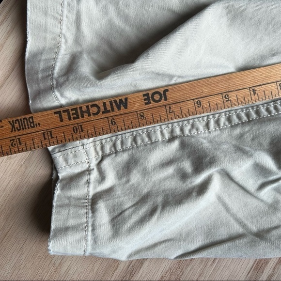 American Eagle Cargo Shorts - Size 32 - Picture 8 of 9